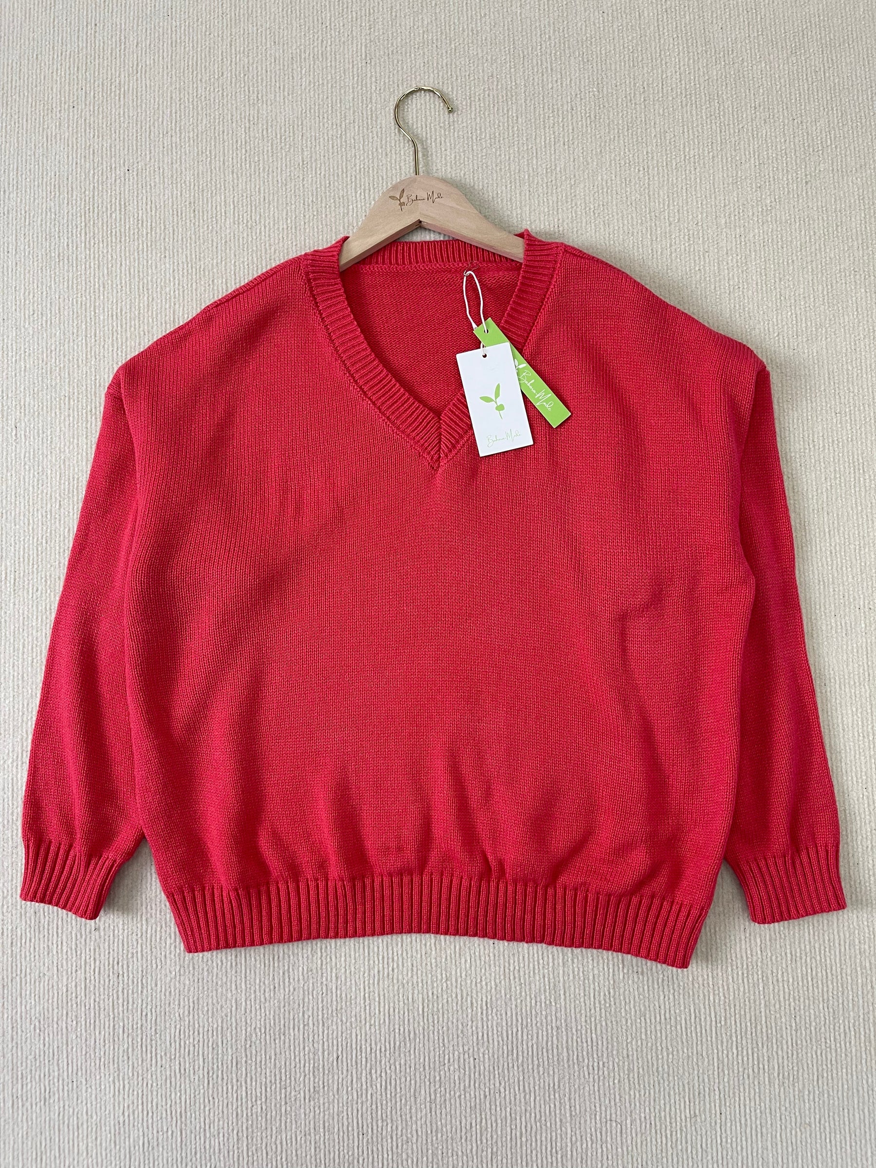 WinterStil® - Einfarbiger roter Pullover mit V-Ausschnitt für gute Laune