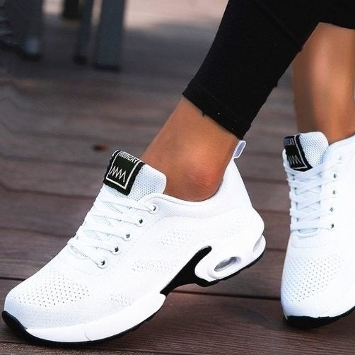 DynaSport® - PureSteps Weiße Sneaker mit höchsten Tragekomfort