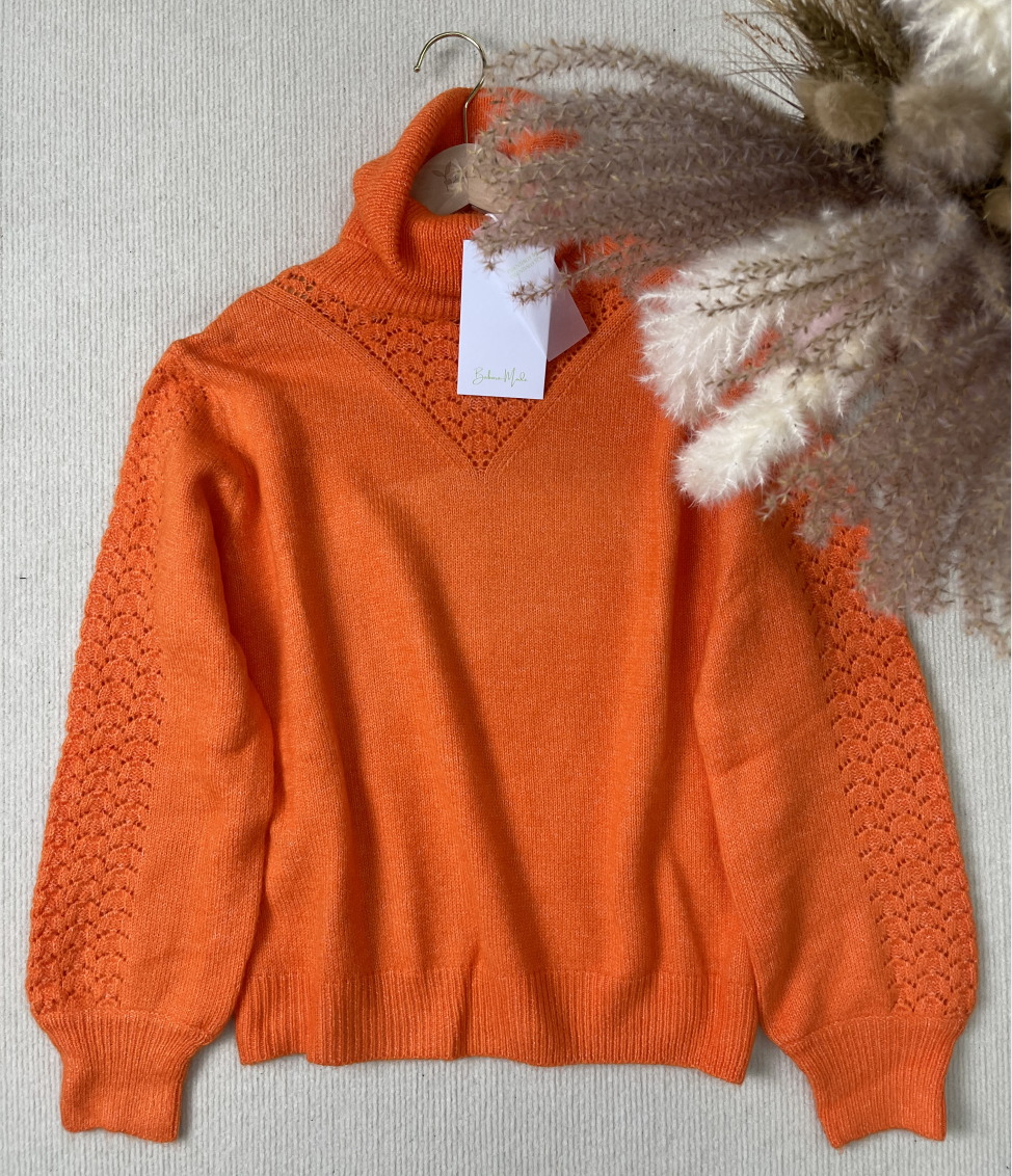 StrickSinn® - Orangefarbener einfarbiger Pullover mit Rollkragen