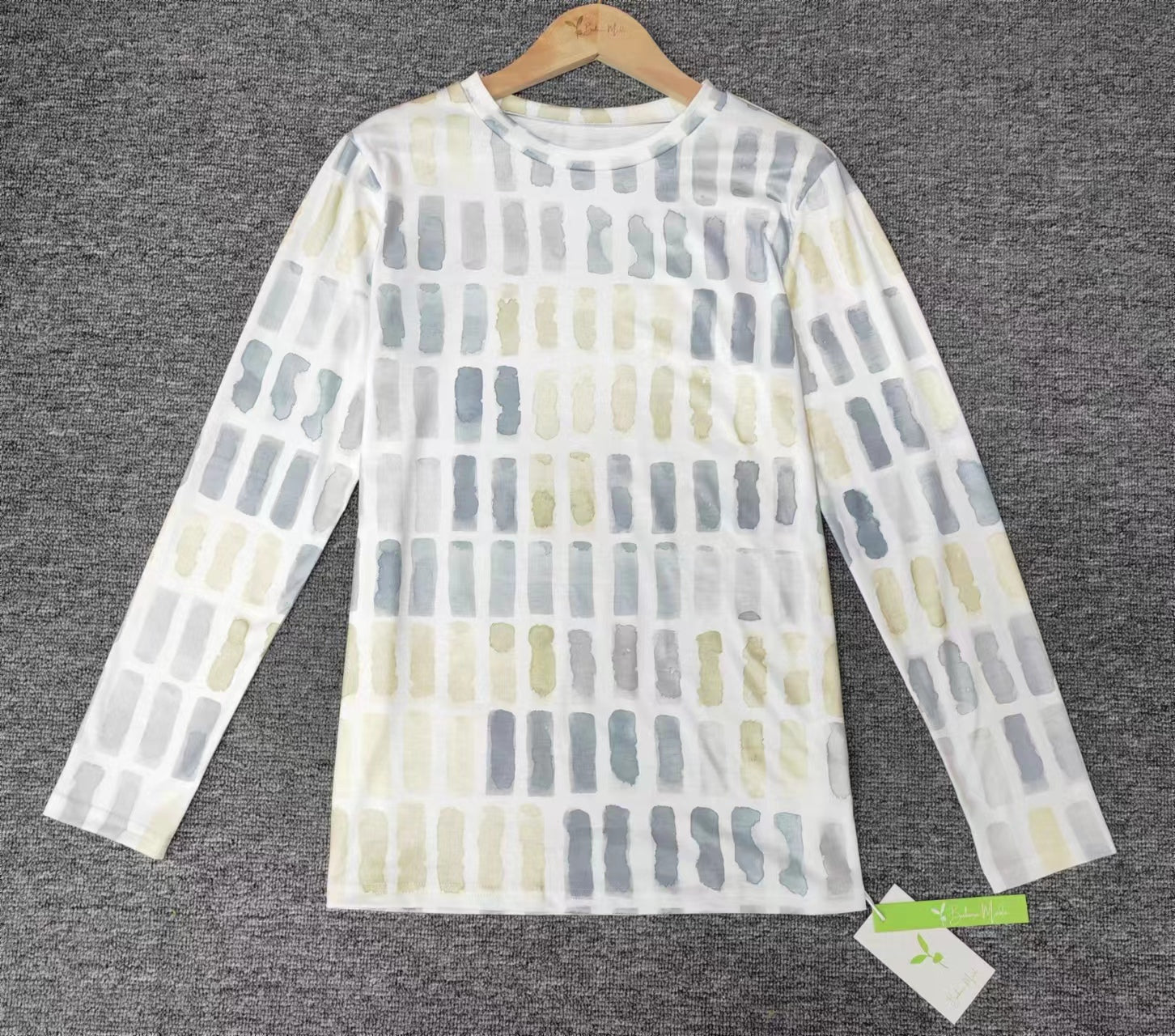 EcoExotica® - Geometrisches Shirt mit Rundhalsausschnitt in Beige