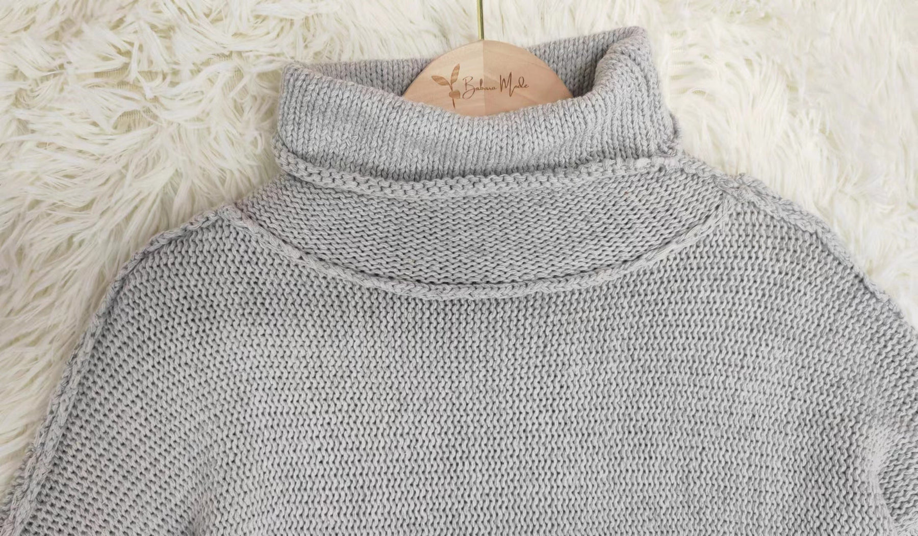 FallStil® - Grauer Pullover mit offener Naht und Übergröße