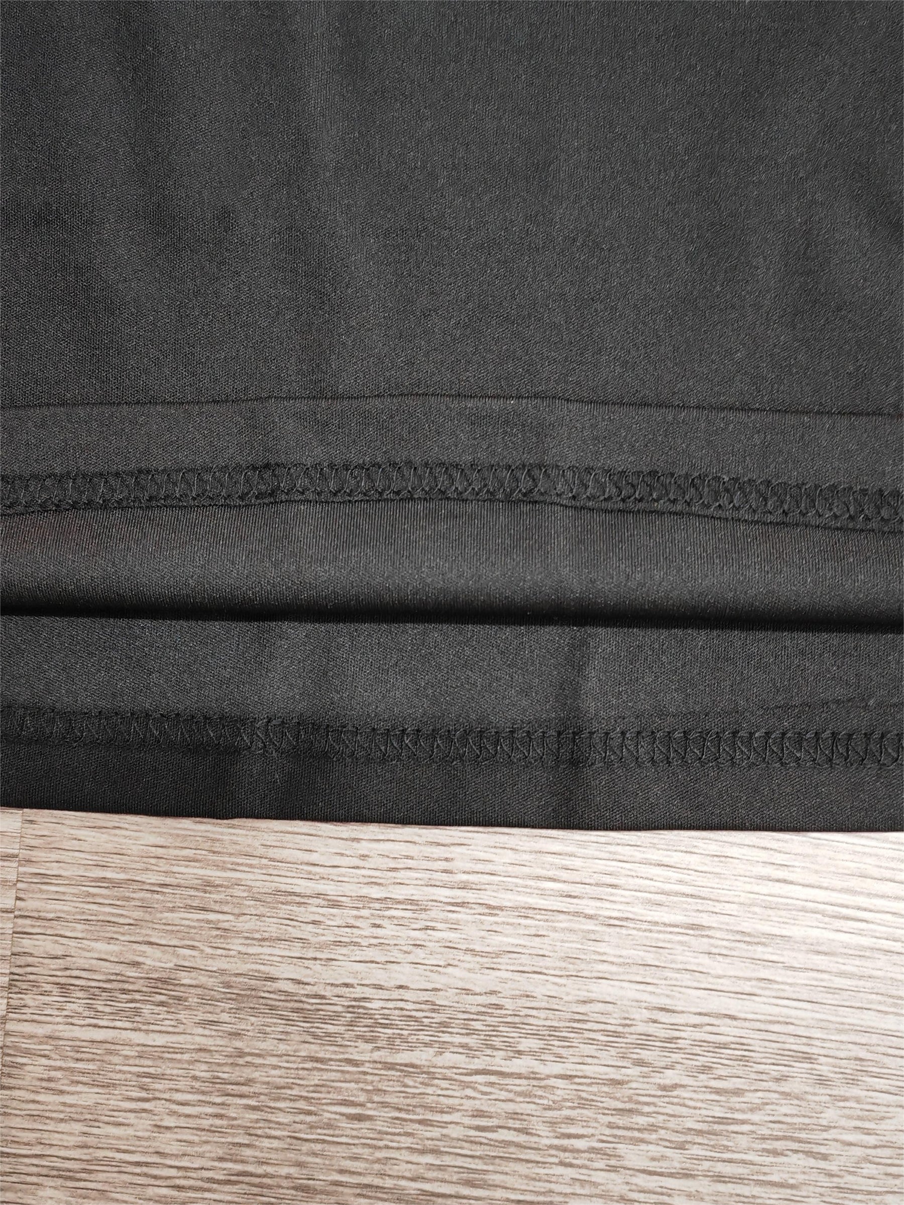 PureWear® - Schwarz-weißes asymmetrisches Minikleid mit kalten Schultern und Farbblock