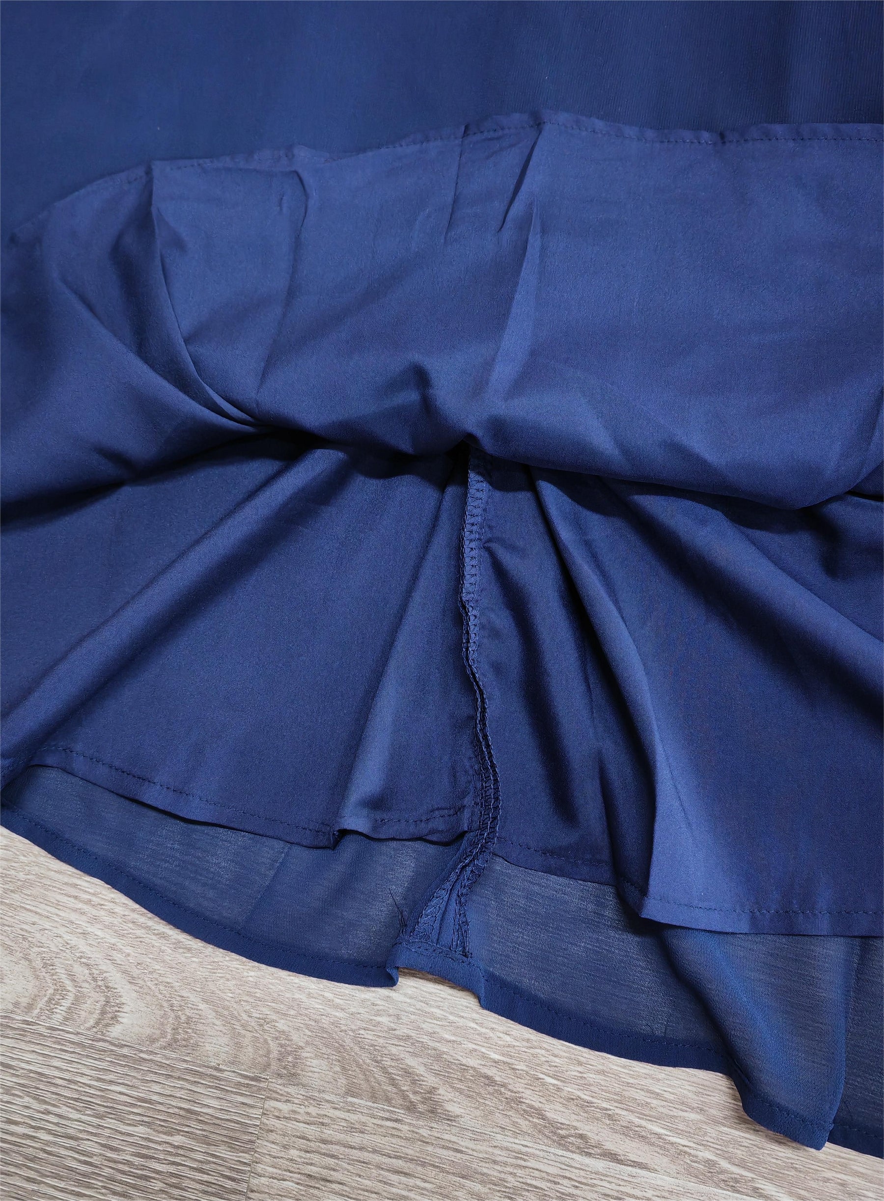 SpringStil® - Marineblaues einfarbiges Midikleid mit kurzen Ärmeln