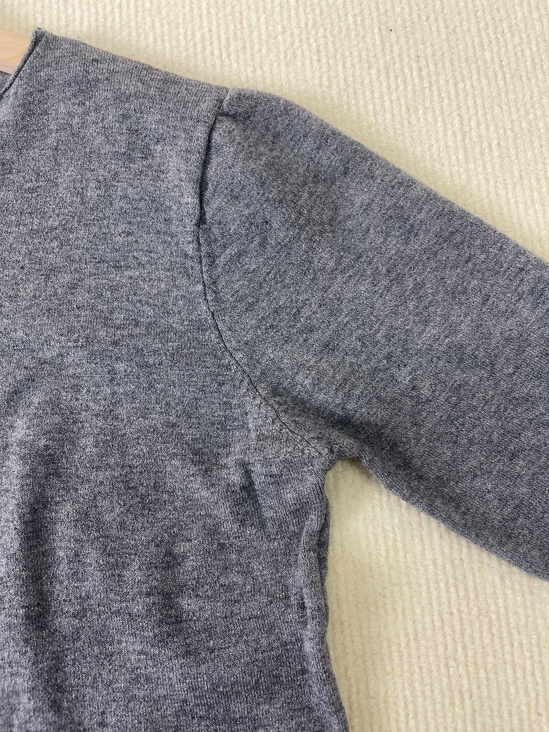 StrickSinn® - Einfacher einfarbiger Pullover mit langen Ärmeln