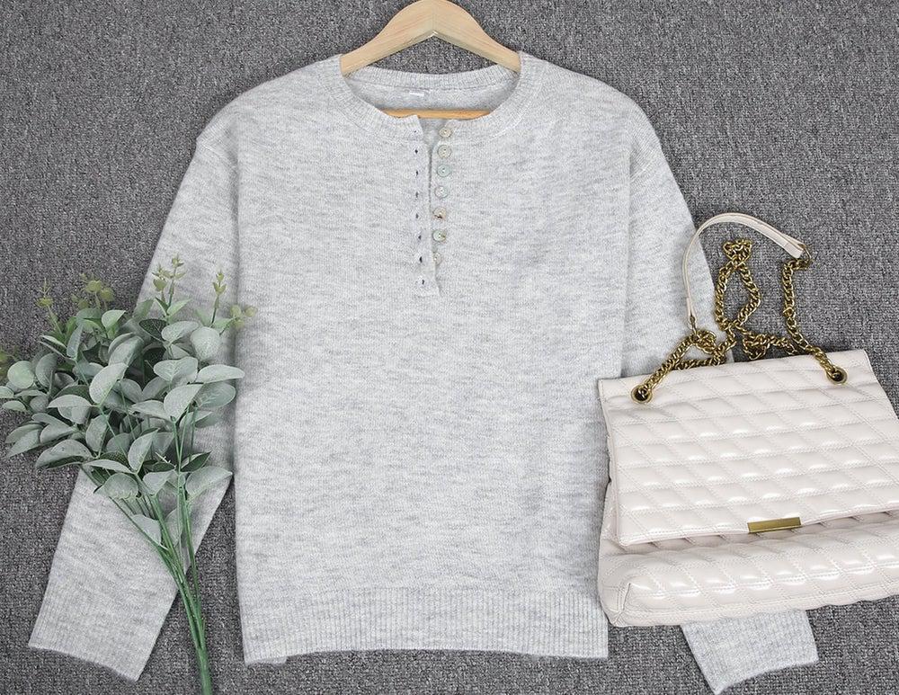 FallStil® - Grey Days Klassischer Pullover mit Knopfleiste