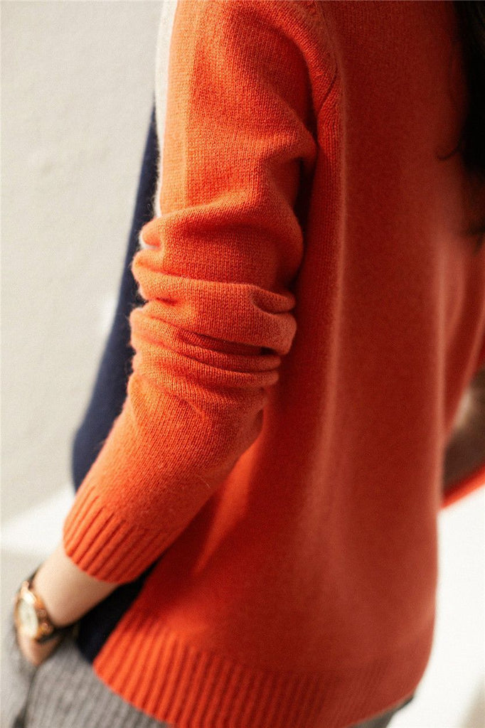 FallStil® - Marineblauer und orangefarbener Pullover mit Retro-Streifen