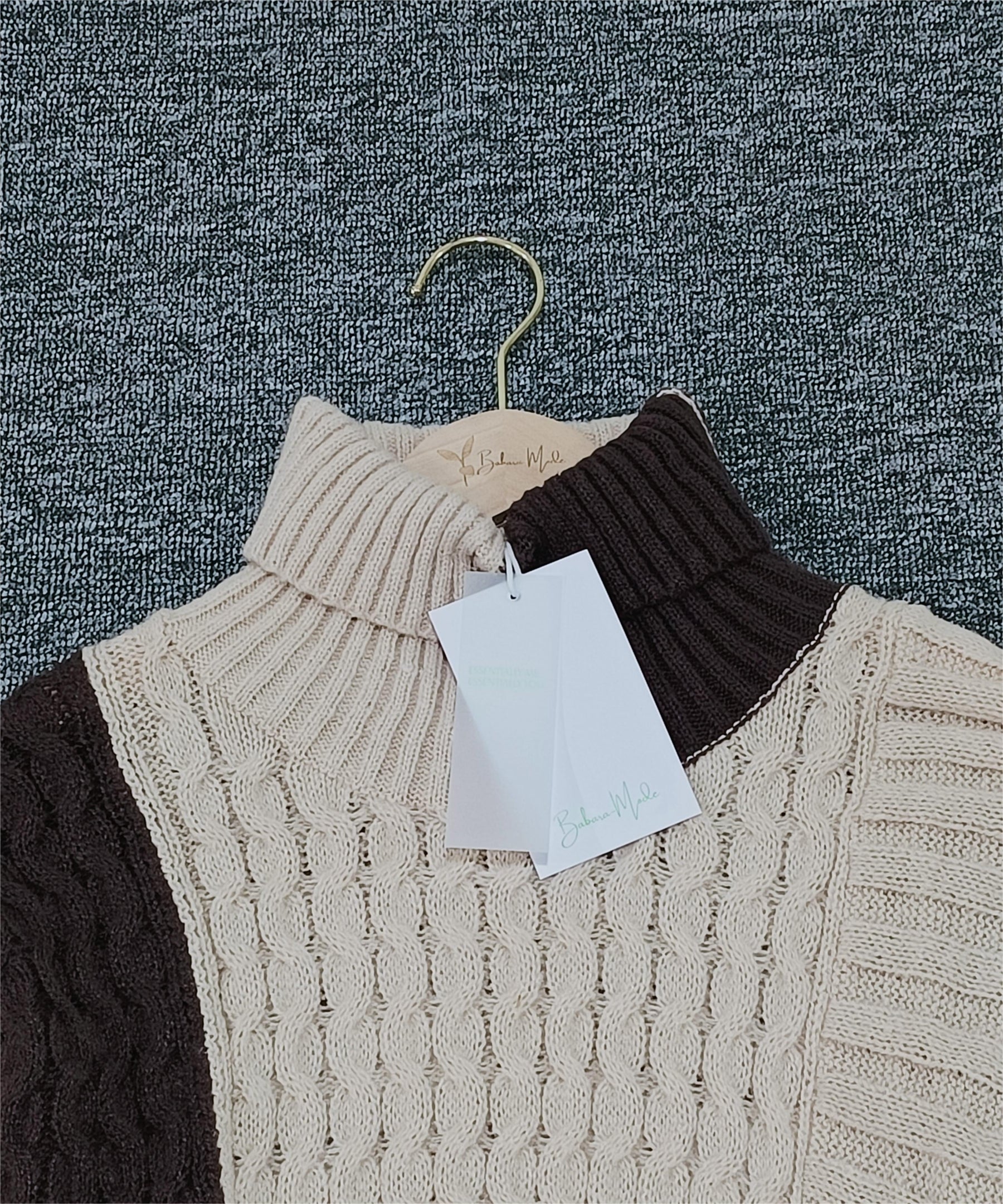 HerbstTrend® - Kaffeefarbener Pullover mit hohem Halsausschnitt