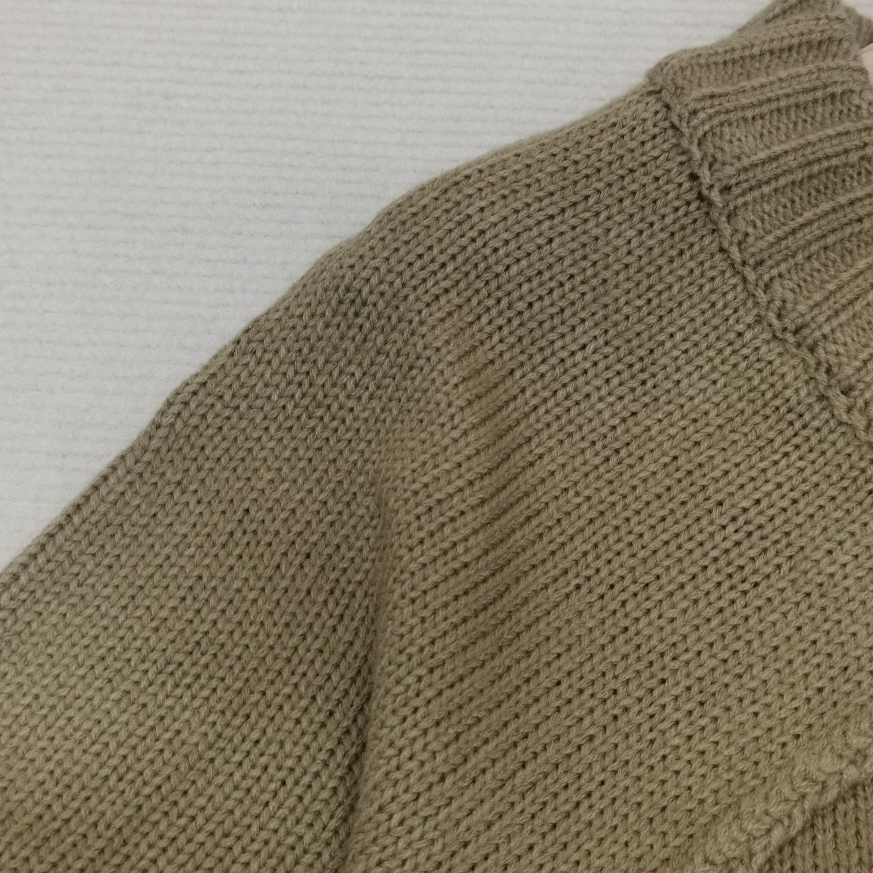 PureWear® - Hochgeschlossener Pullover mit übergroßen langen Ärmeln und Knopfleiste
